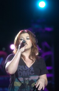 picture by Doug Bauman / Kelly Clarkson Summer Fair Tour 2009