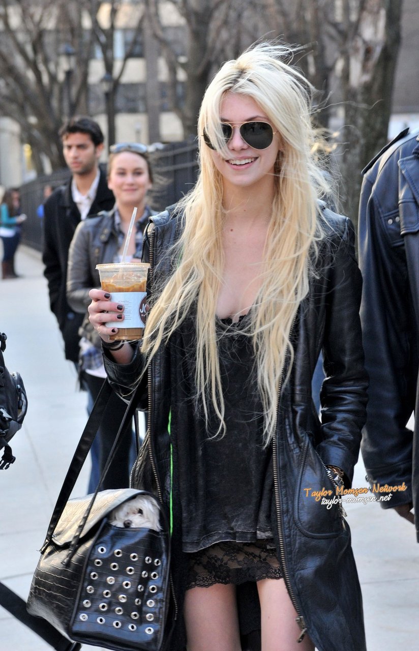 Writer Scape: Taylor Momsen Street Style