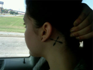 Sierra Kusterbeck arrow tattoo