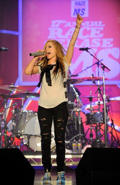 Avril Lavigne performs at the Race to Erase MS May 7 2010