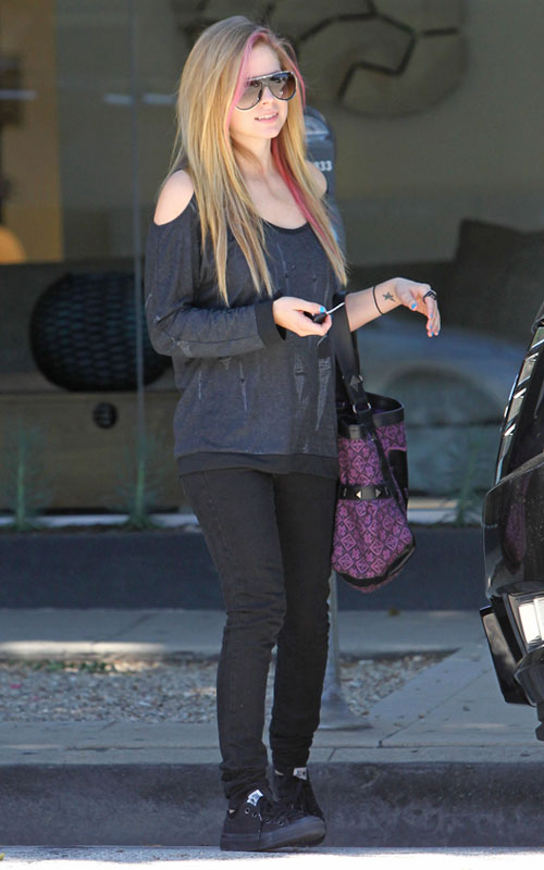 Avril Lavigne out in Beverly Hills August 19 2010