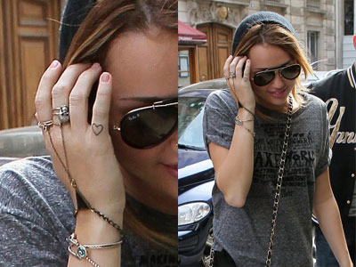 Miley Cyrus finger heart tattoo. a heart on her right pinkie finger