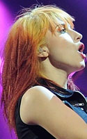 Hayley Williams crimped hair