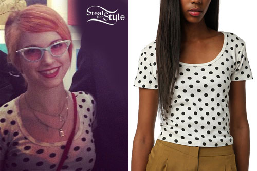Hayley Williams is wearing the Truly Madly Deeply Cropped Tee from Urban 