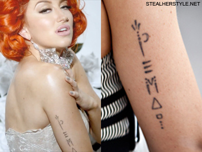 On the back of her right arm Neon Hitch has a tattoo of her sister's name