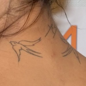 Zoe Kravitz-rolas-pescoço-tattoo