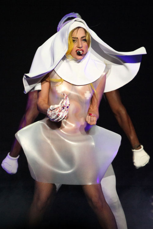 lady-gaga-outfit-2010-ball-2.jpg