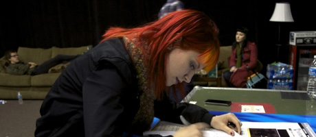 newhair Hayley Williams shows off her new hair color