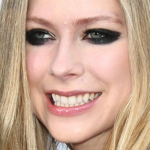 Avril Lavigne Makeup: Black Eyeshadow & Pink Lip Gloss | Steal Her Style