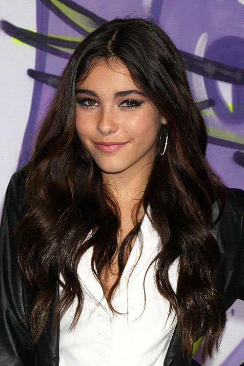 Madison Beer Wavy Dark Brown Hairstyle | Steal Her Style