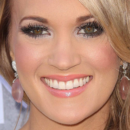Carrie Underwood Makeup: Silver Eyeshadow & Pink Lip Gloss | Steal Her