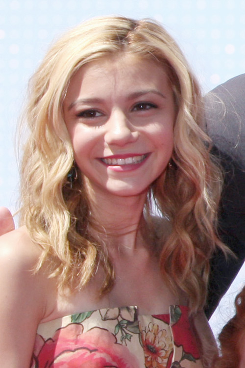 G Hannelius Wavy Honey Blonde Loose Waves Hairstyle Steal Her Style