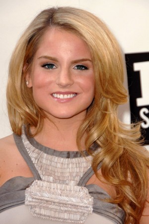 Jojo Levesque Wavy Golden Blonde Faux Sidecut Side Part Hairstyle