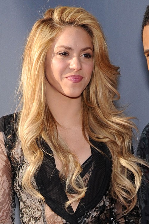 Shakira's Hairstyles & Hair Colors Steal Her Style