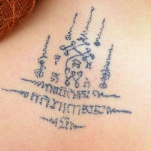 cara-delevingne-back-tattoo