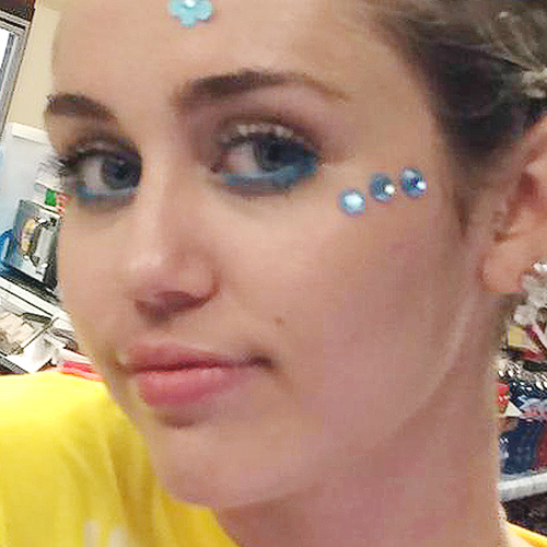 Miley Cyrus Makeup Photos & Products Steal Her Style