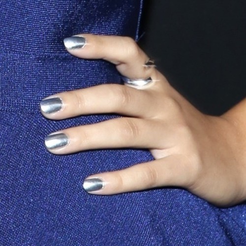 Victoria Justice Silver Nails Steal Her Style