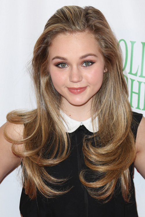 Brec Bassinger Wavy Light Brown Hairstyle Steal Her Style