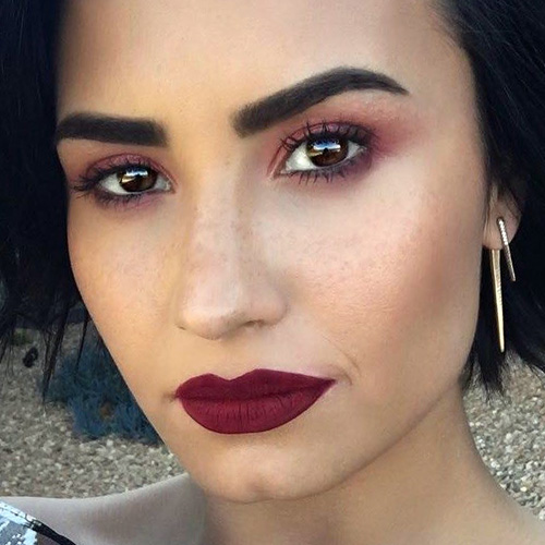 Demi Lovato Makeup Bronze Eyeshadow And Peach Lipstick Steal Her Style