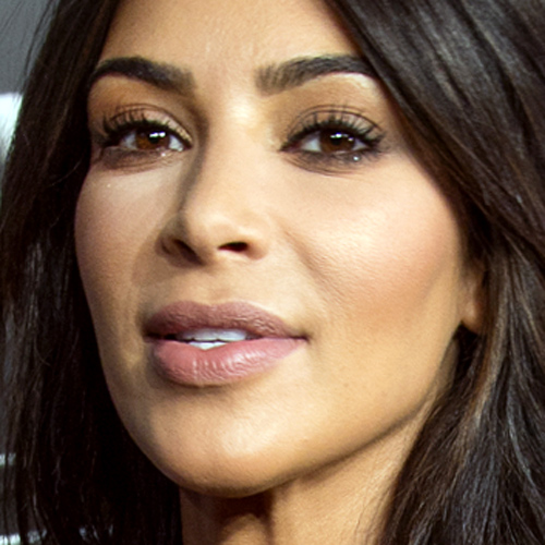 Kim Kardashian Makeup: Bronze Eyeshadow, Gold Eyeshadow & Nude Lipstick 