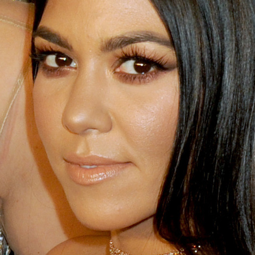 Kourtney Kardashian Makeup Bronze Eyeshadow Gold Eyeshadow And Red Lipstick Steal Her Style 