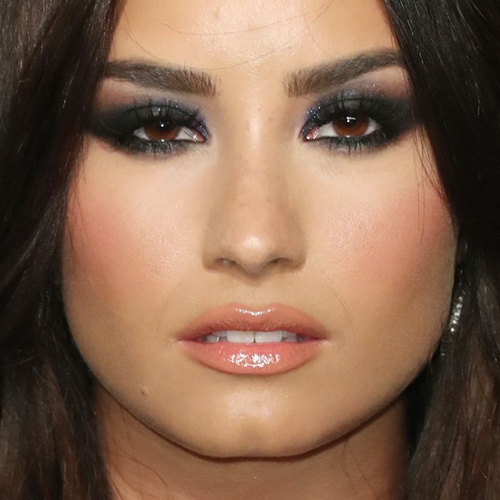 Demi Lovato Makeup Black Eyeshadow Charcoal Eyeshadow Nude Lipstick