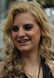 honey blonde hair