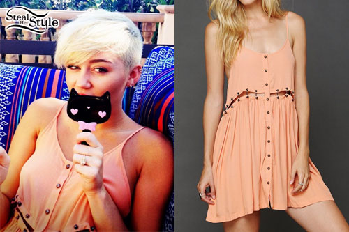 Miley Cyrus: Peach Buttoned Dress
