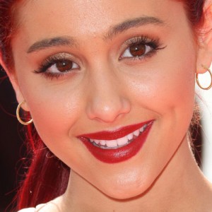 Ariana Grande Makeup: Bronze Eyeshadow & Red Lipstick | Steal Her Style