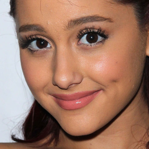 Ariana Grande Makeup: Bronze Eyeshadow & Mauve Lipstick | Steal Her Style