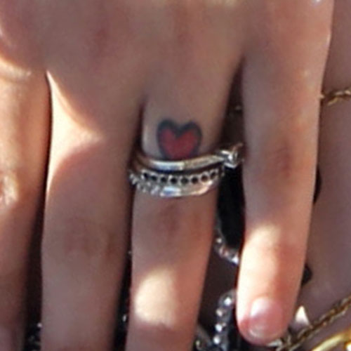 cher-lloyd-heart-finger-tattoo