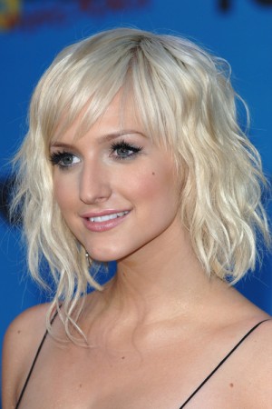 Ashlee Simpson's Hairstyles & Hair Colors | Steal Her Style