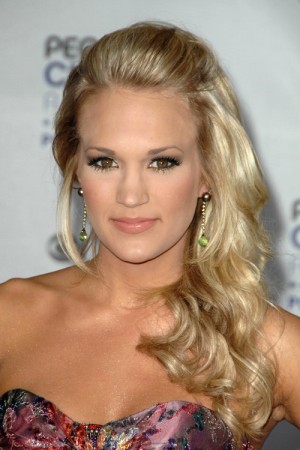 Carrie Underwood's Hairstyles & Hair Colors | Steal Her Style