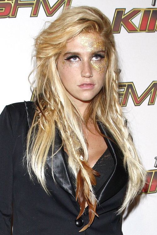 Kesha Wavy Golden Blonde Hair Feathers, Mini Braids Hairstyle | Steal