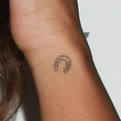 Leona Lewis' Horseshoe Wrist Tattoo | Steal Her Style