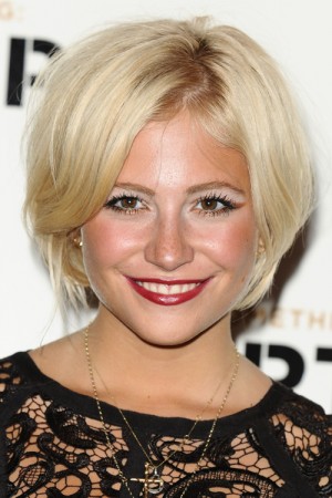 Pixie Lott Straight Golden Blonde Hairstyle Steal Her Style pixie-lott-straight-golden-blonde-hairstyle-steal-her-style