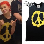 Hayley Williams: Smiley Peace Sign Tee