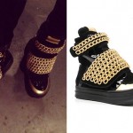 Ellie Goulding: Black & Gold Chain Sneakers