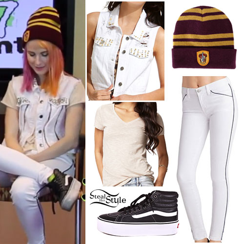 Hayley Williams: White Piped Jeans, Gryffindor Beanie