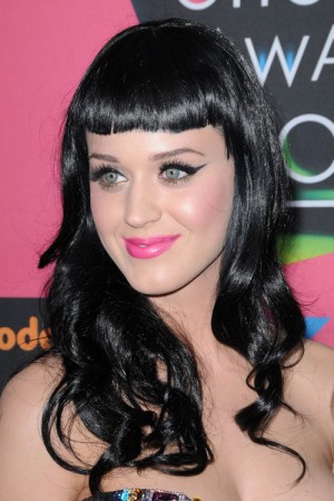 Katy Perry Wavy Black Blunt Bangs Hairstyle | Steal Her Style