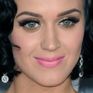 Katy Perry Makeup: Bronze Eyeshadow, Gold Eyeshadow & Bubblegum Pink ...