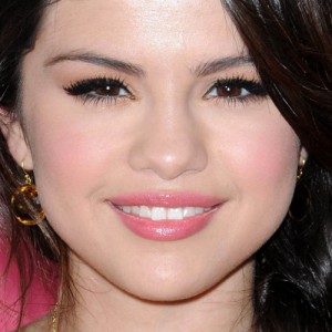 Selena Gomez Makeup 