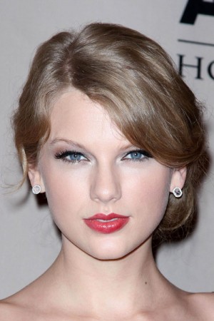 Taylor Swift Wavy Ash Blonde Updo Hairstyle | Steal Her Style