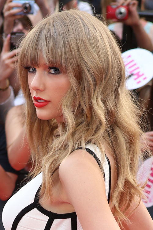 Taylor Swift S Hairstyles Hair Colors Steal Her Style Page 5