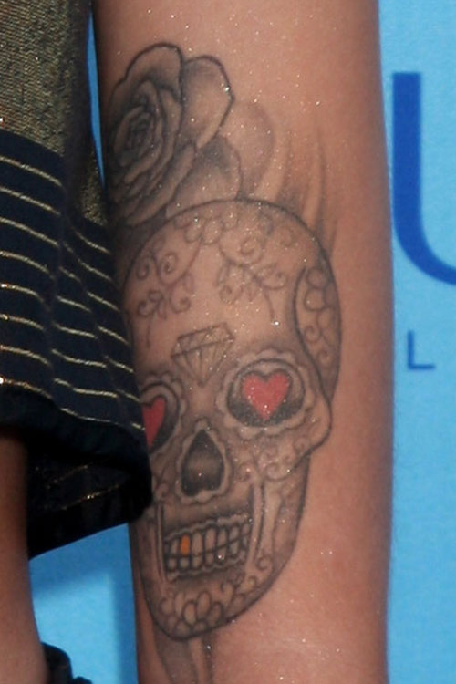 cher-lloyd-skull-rose-tattoo