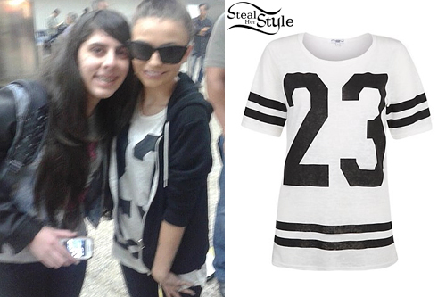 Cher Lloyd with fans at an Airport in Brazil August 22nd, 2013 - photo: tumblr