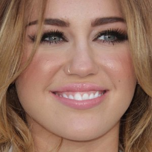 Miley Cyrus Makeup Photos & Products | Steal Her Style | Page 4