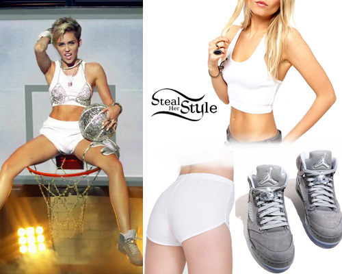 Sneakers Nike Air Jordan 5 Retro Wolf Grey of Miley Cyrus in the