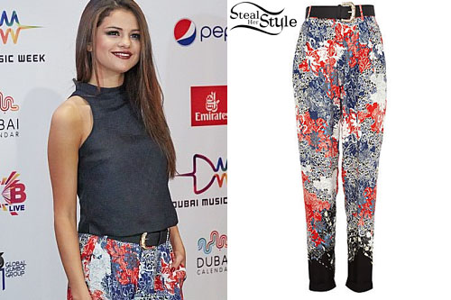 Selena Gomez at her press conference in Dubai September 26th 2013 -photo: selenadaily