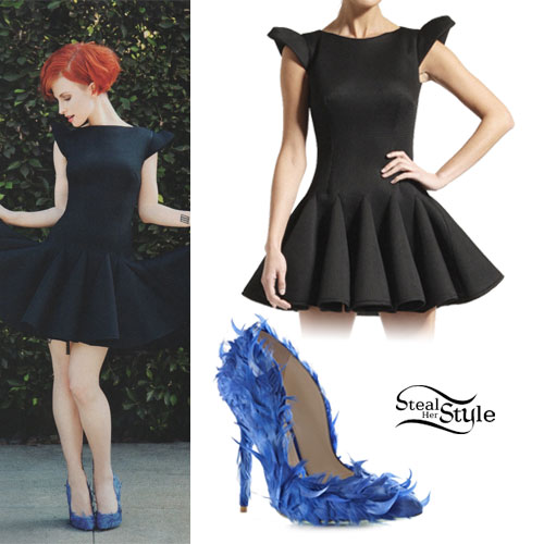 Hayley Williams: Skater Dress, Feather Pumps
